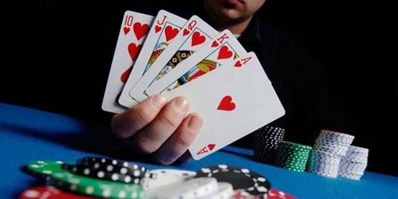Tiến Lên Miền Nam – Game Bài Truyền Thống Đỉnh Cao 2 Biết giữ bài và ra bài đúng lúc